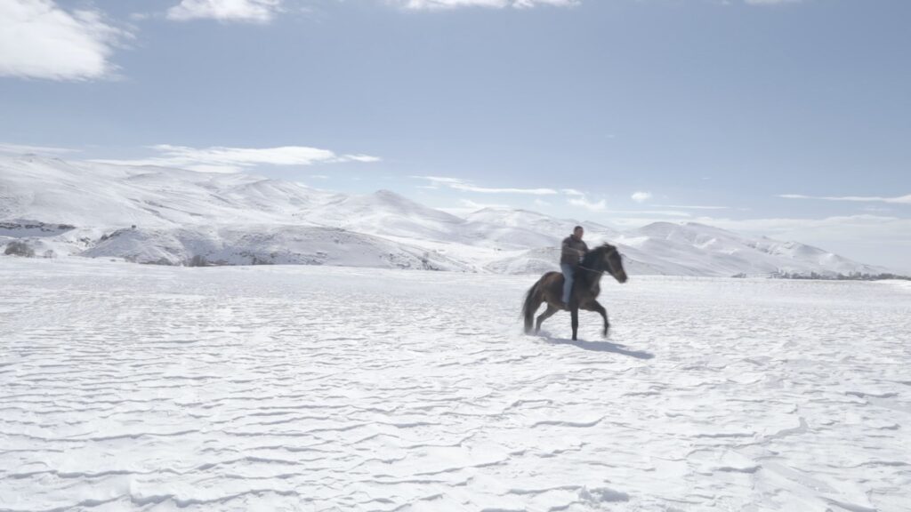 Film-still-5-Dreamers-and-a-Horse-Vahagn-Khachatryan-und-Aren-Malakyan